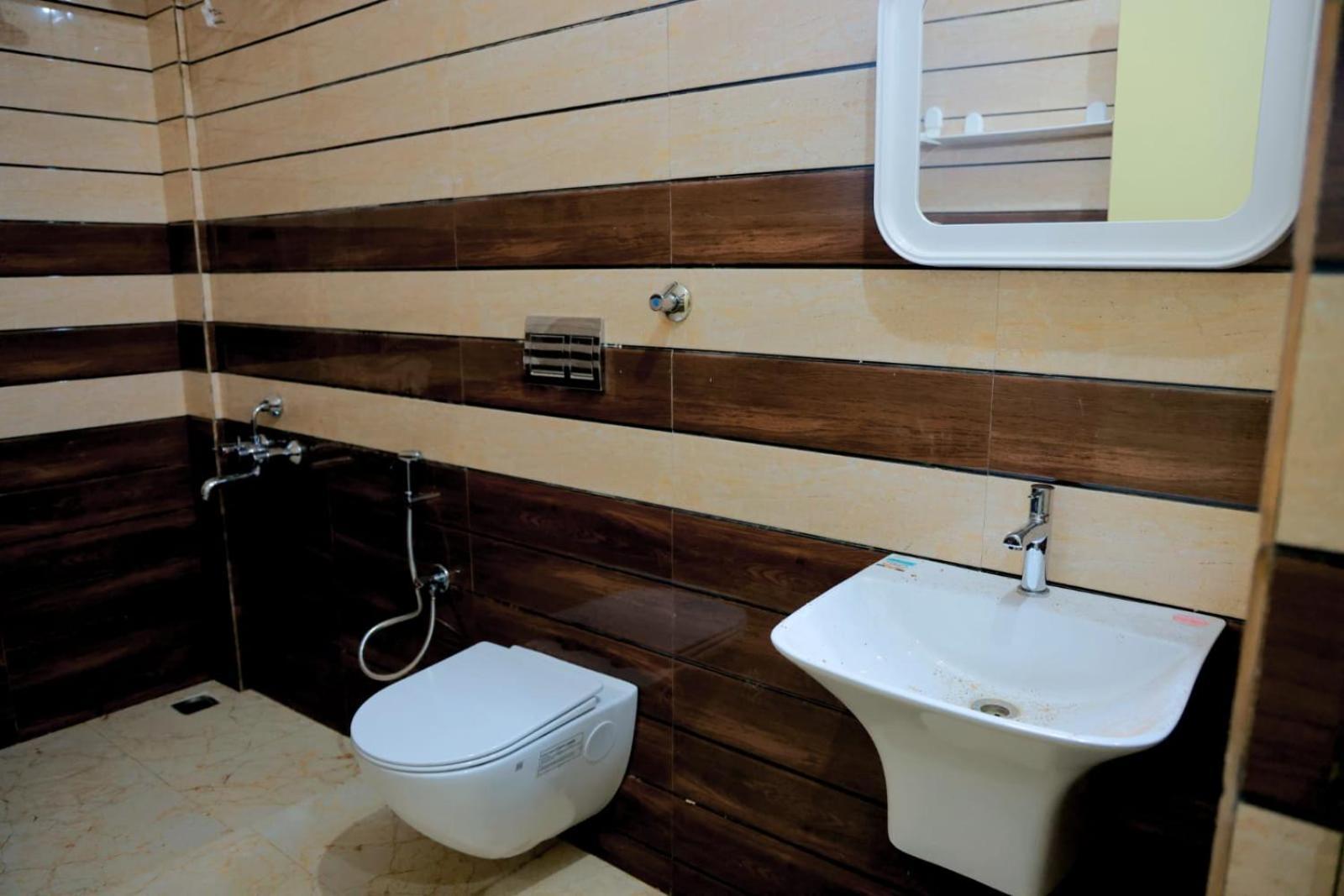 Grand Sangeetham Inn Tiruchchendur Exterior photo